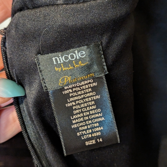 Nicole Miller Stripped Sequined Midi Dress. Size: 14 - Picture 6 of 8